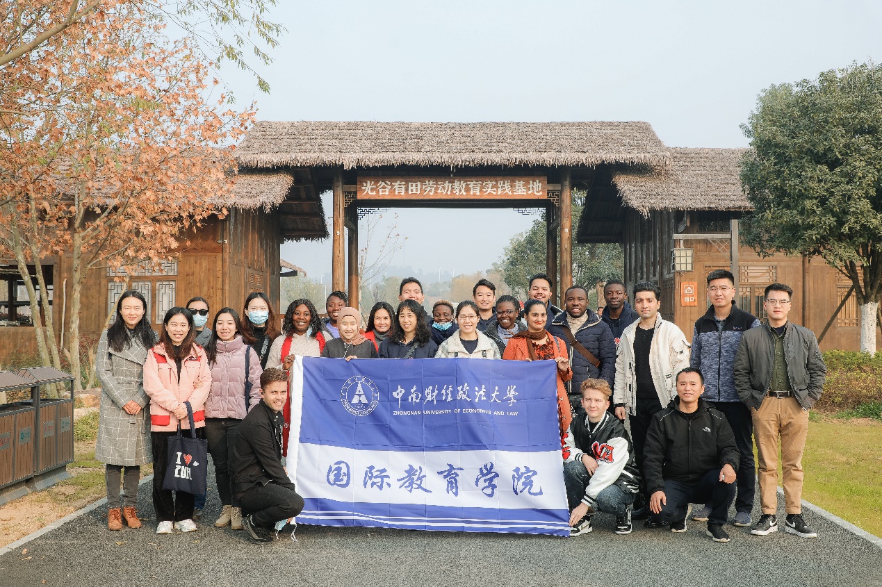 体验劳动之美助力国际传播——我校开展国际学生脸谱与香囊制作劳动实践活动
