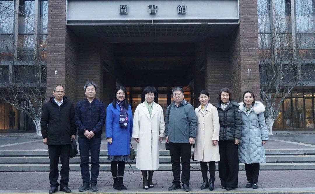 河南中医药大学一行来我馆调研交流