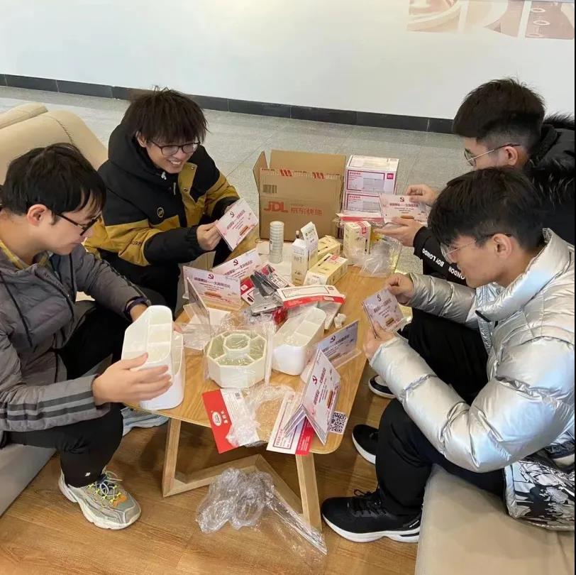 “诚信驿站”——机械研究生党员在行动