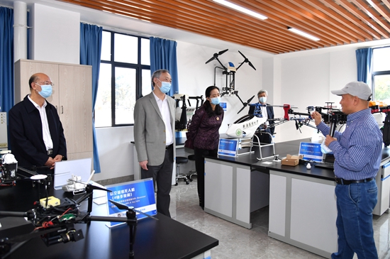 农业农村部原党组副书记、副部长余欣荣来我校调研