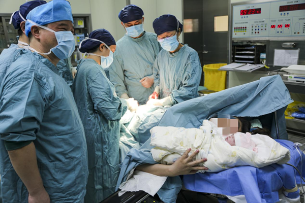 【特别报道】国内首例！心肺联合移植患者在湘雅二医院诞下健康女婴