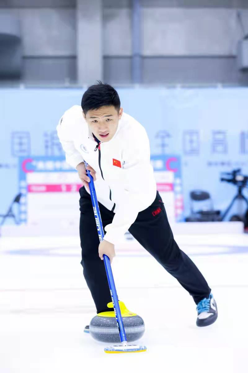 我校学生冰壶队在全国高校冰壶联赛中获得佳绩