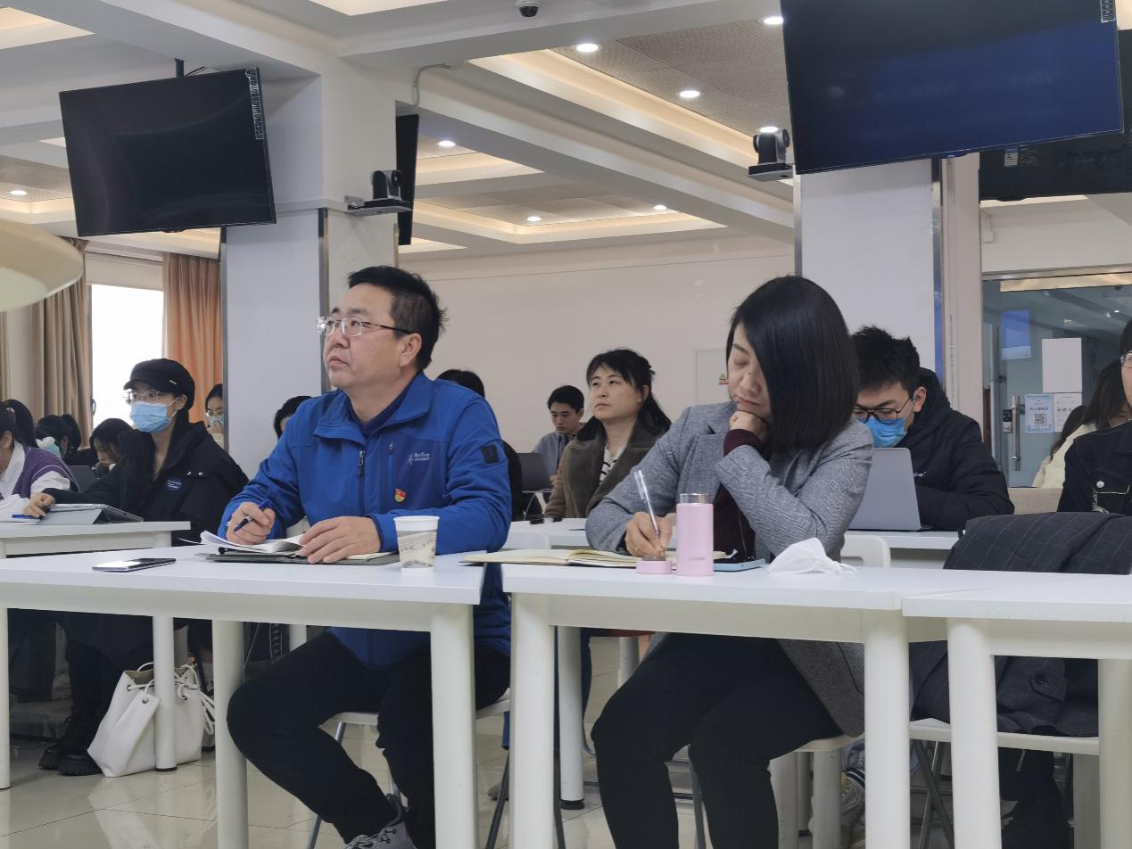 广告学院举办党的十九届六中全会精神专题学习报告会