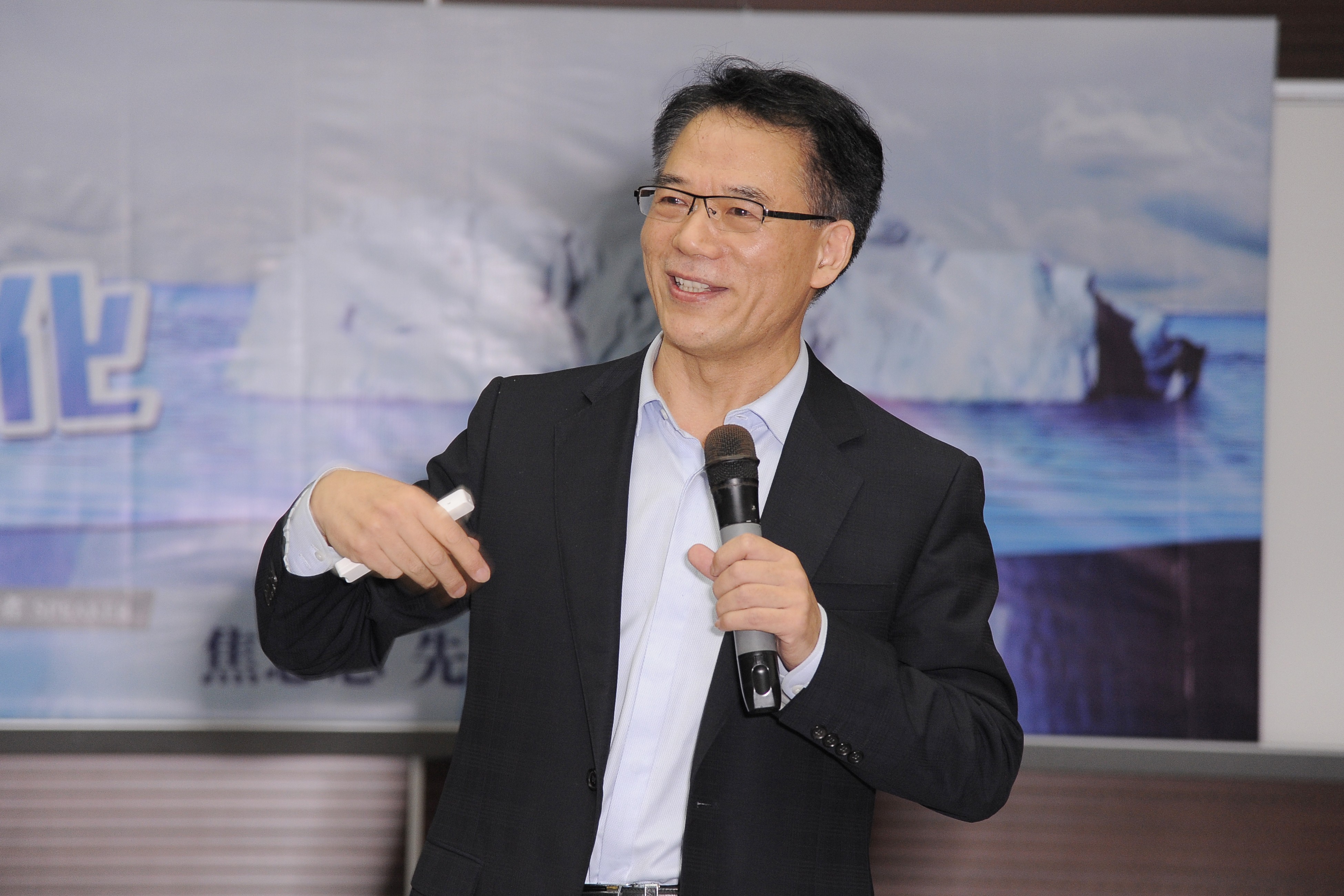 焦念志院士荣获“各民主党派、工商联、无党派人士为全面建成小康社会作贡献先进个人”荣誉称号
