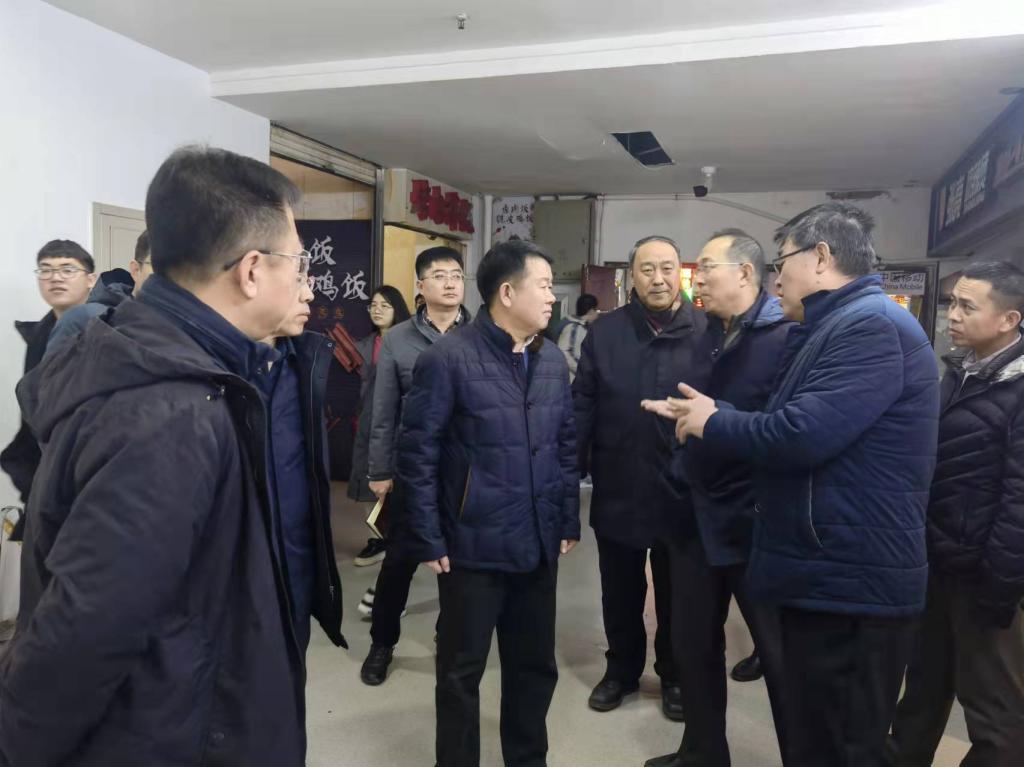 ​校党委书记沈兴全带队进行安全检查