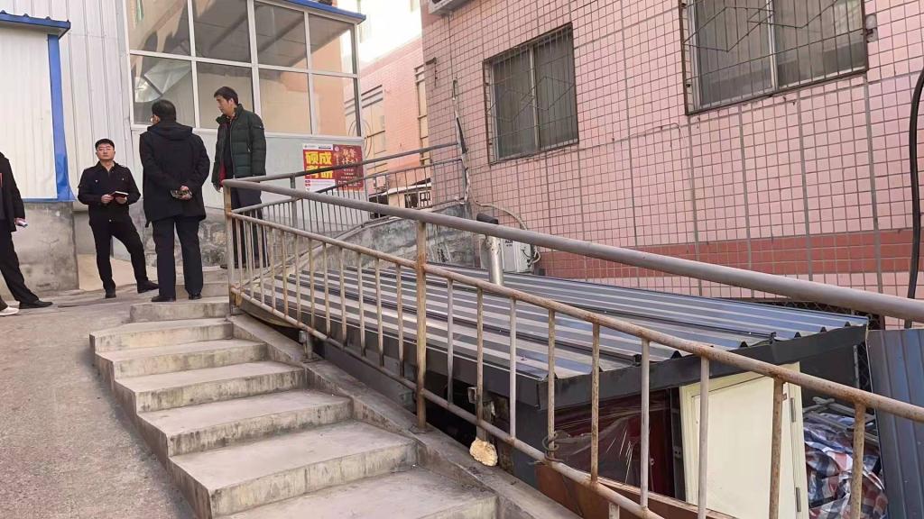 校长熊继军带队检查校内各类经营场所安全工作