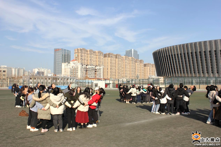 ​［文学］举行2021级本科生入学百日纪念活动