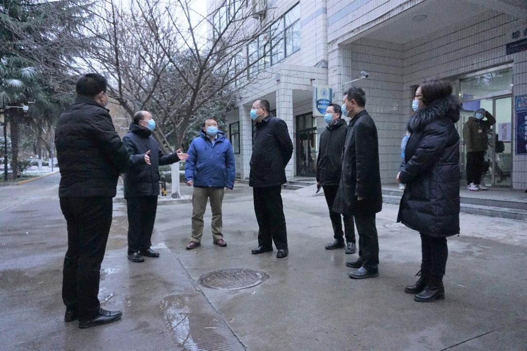 卢建军检查雁塔校区研究生招生考试工作主持召开疫情防控工作会议