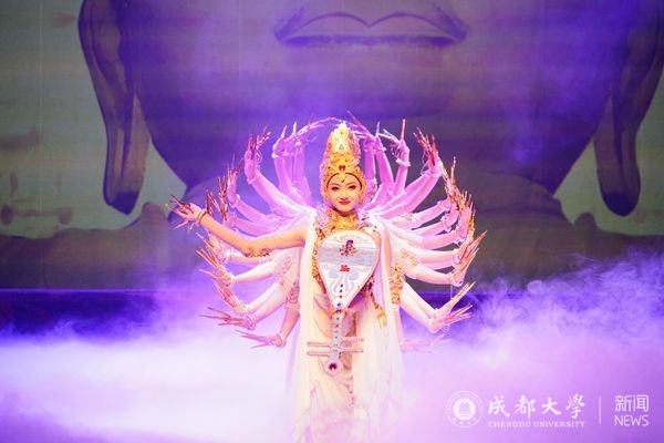 “活的敦煌艺术”舞剧《丝路花雨》走进成大