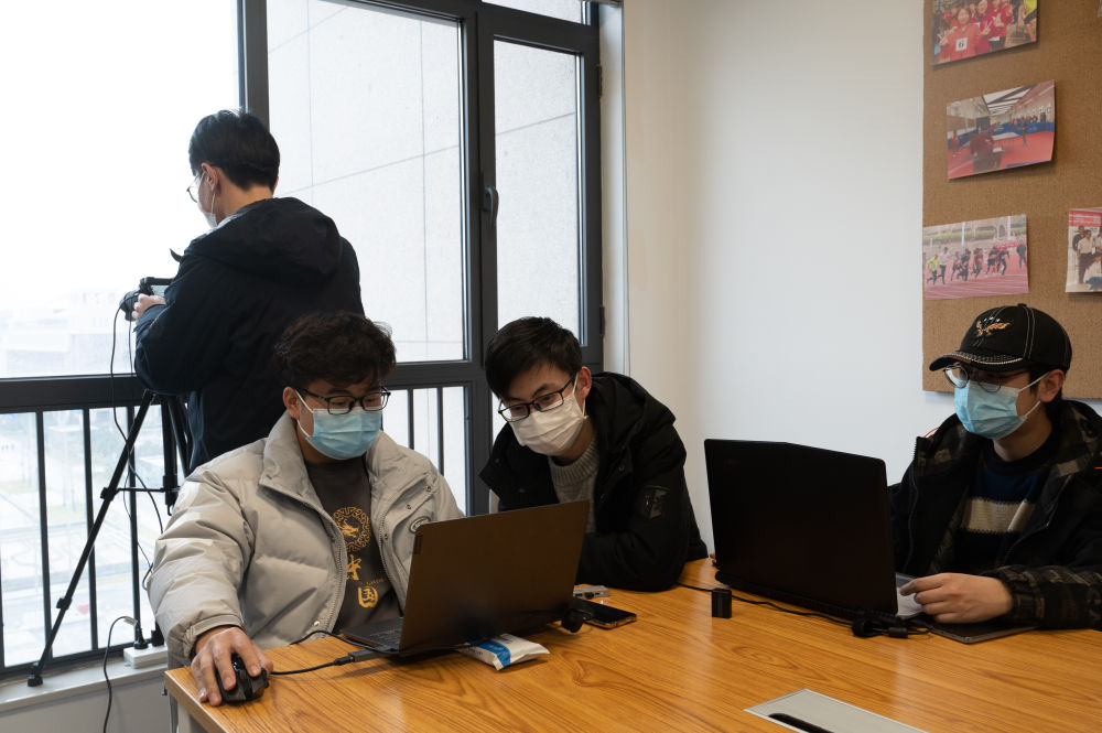 【新华社】建文档、开直播、组团队这届西安青年人应对疫情大考这样作答