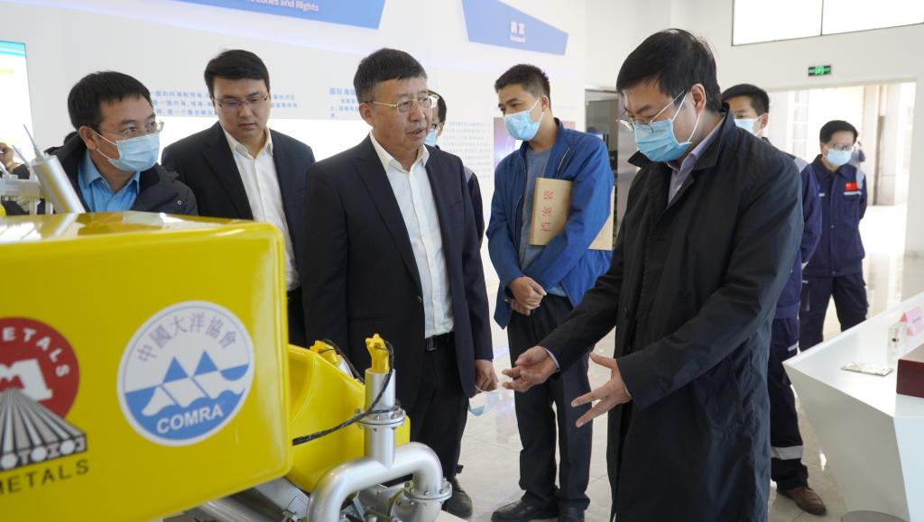 金东寒一行到长沙矿冶研究院、长沙矿山研究院考察调研