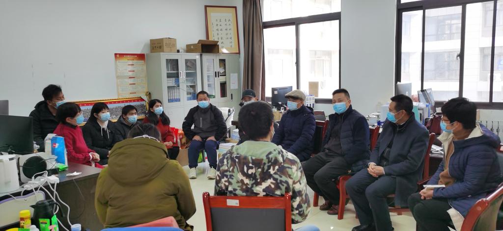 “疫”线响应越是艰险越向前——杨涛书记带队看望一线辅导员