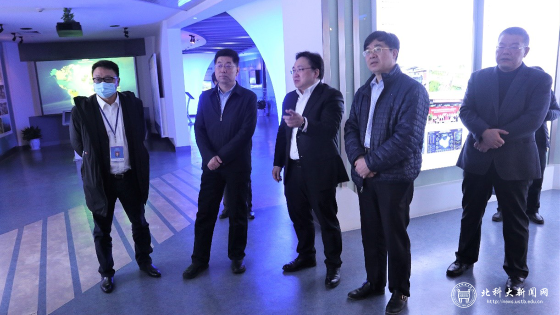我校重庆校友会举行换届大会
