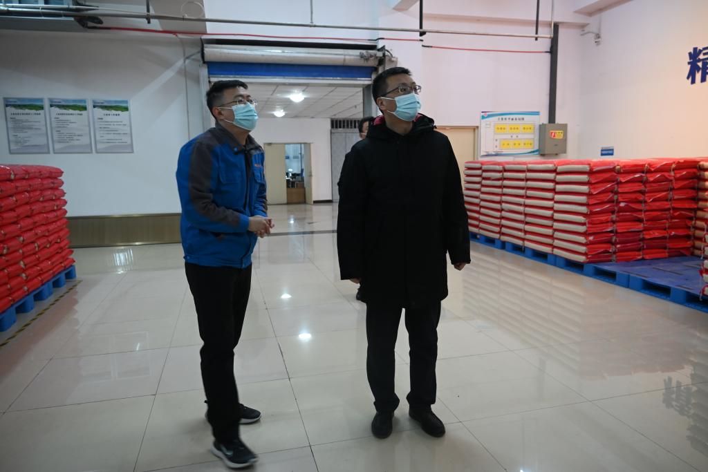副校长蔡江辉带队进行校园安全检查