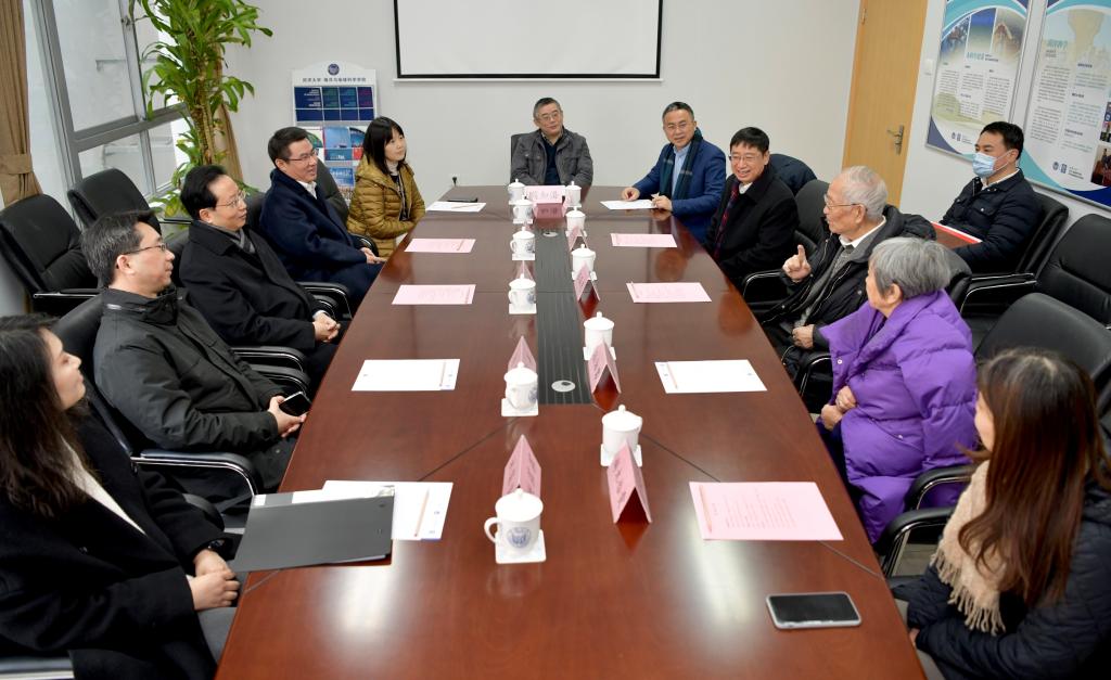 受中宣部、中央文明办委托，上海市委宣传部、市精神文明办来校慰问汪品先院士