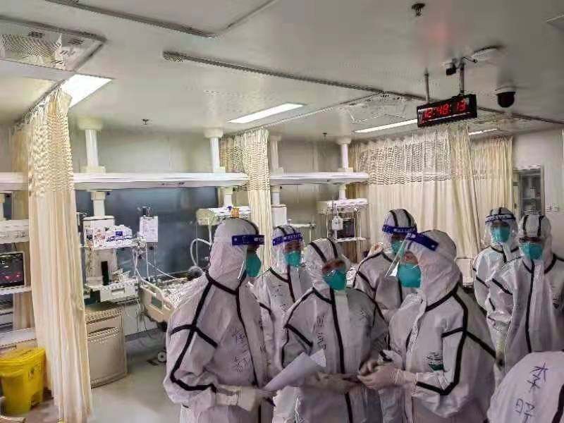 【人民日报】西安交大一附院快速集结接管重症区