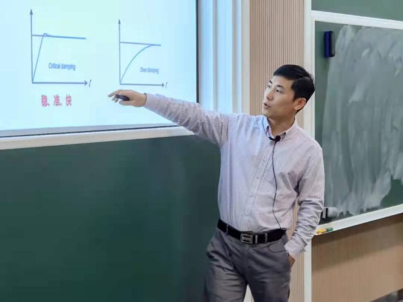 电院朱善迎老师获评校2021年度“十佳班主任”