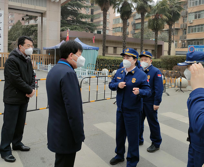 陕西省消防总队来校慰问赠送消防安全器材