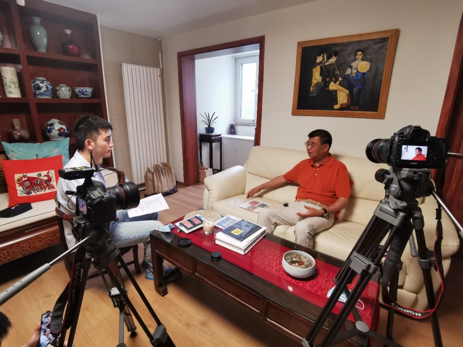 新闻学院推出“邮票中的党史”融媒体新闻产品