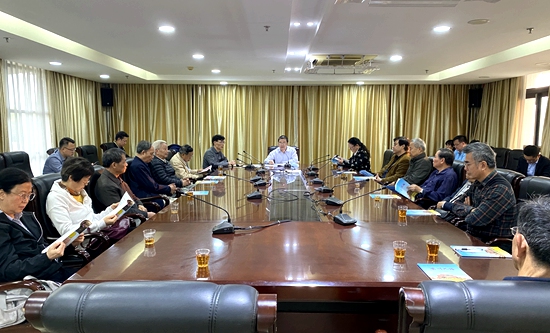 学校举行2021年高级职称退休教职工代表座谈会
