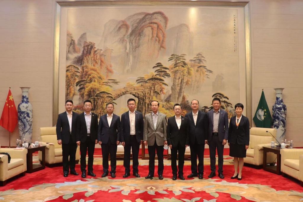 澳门中联办主任傅自应会见华侨大学党委书记徐西鹏