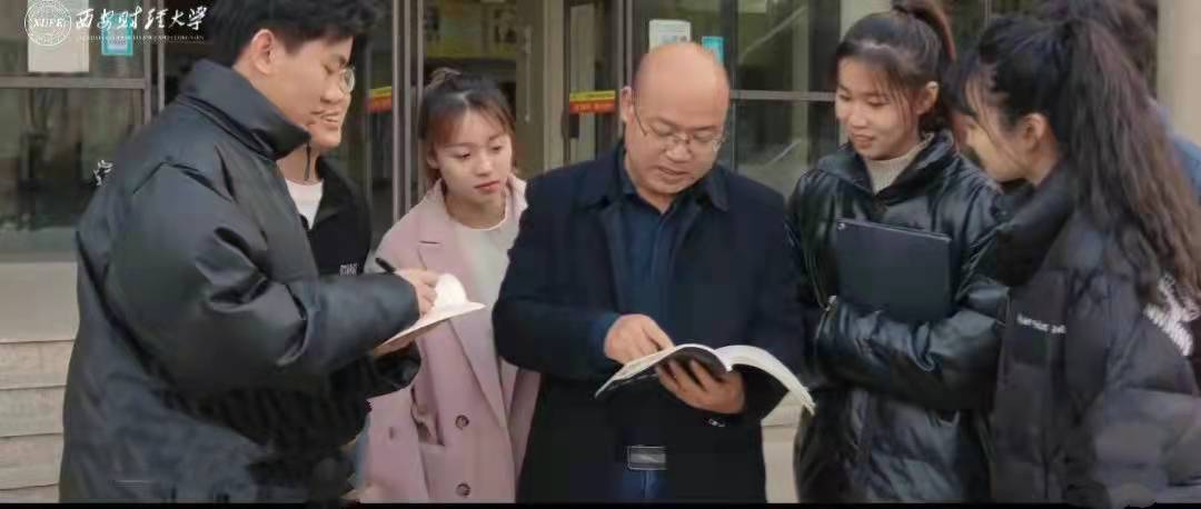 初心育人匠心筑梦臻心致远——访我校获首个国家社科基金重大项目立项者张维群教授