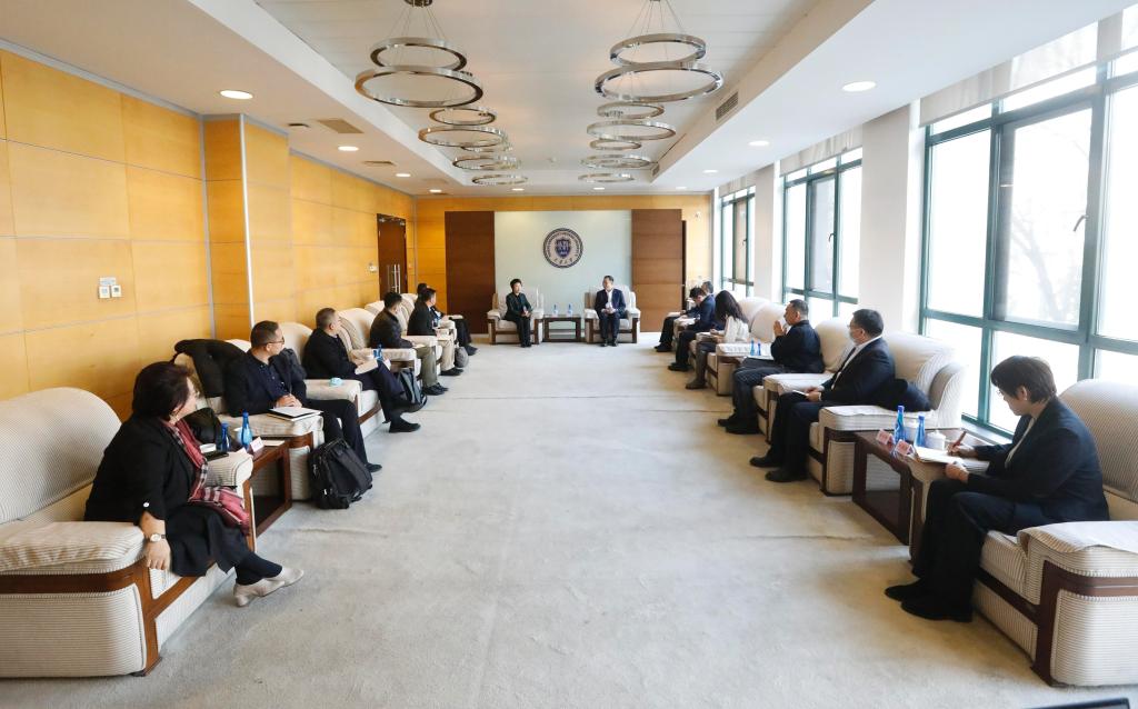 海南省教育厅党委书记、厅长曹献坤一行来访我校