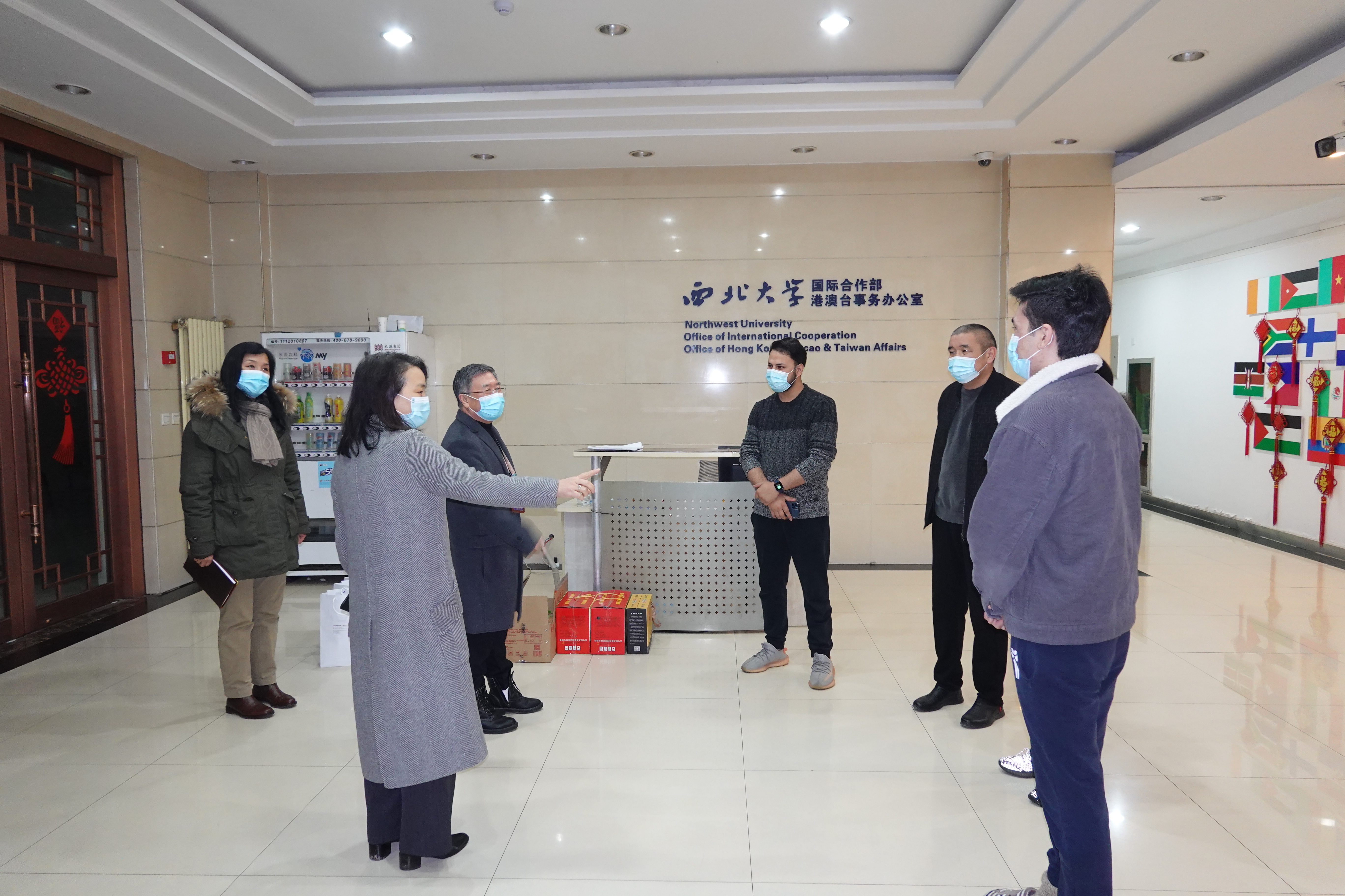 校长郭立宏线上为我校外籍师生作抗疫专题报告