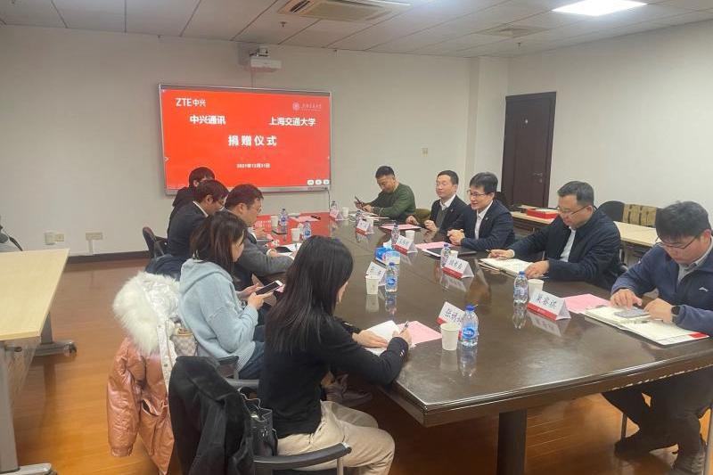 中兴通讯副总裁尹刚一行访问上海交通大学