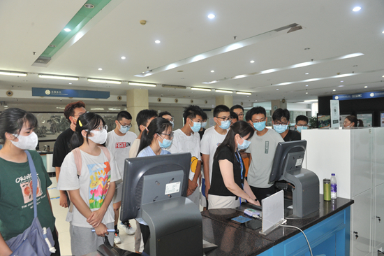 我校2021级新生“走进图书馆”信息素养教育圆满结束
