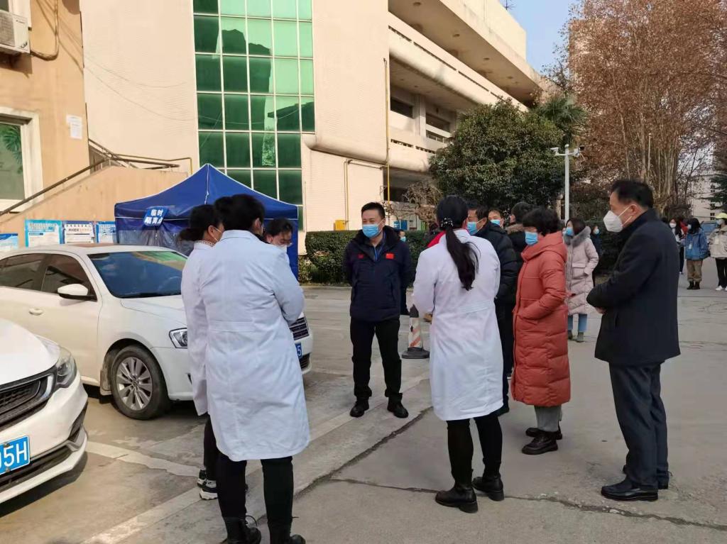 杨涛书记带队检查老校区疫情防控工作