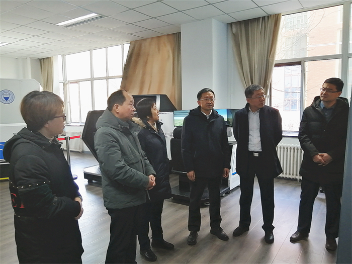 学校组织开展寒假前实验室安全大检查