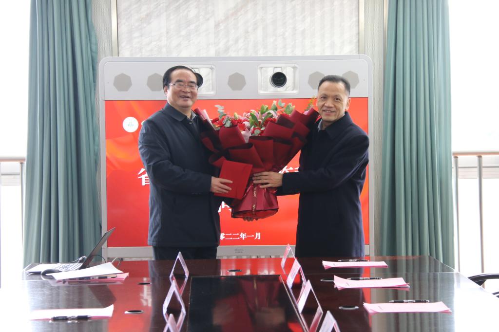 省人社厅领导来校看望慰问朱庆教授