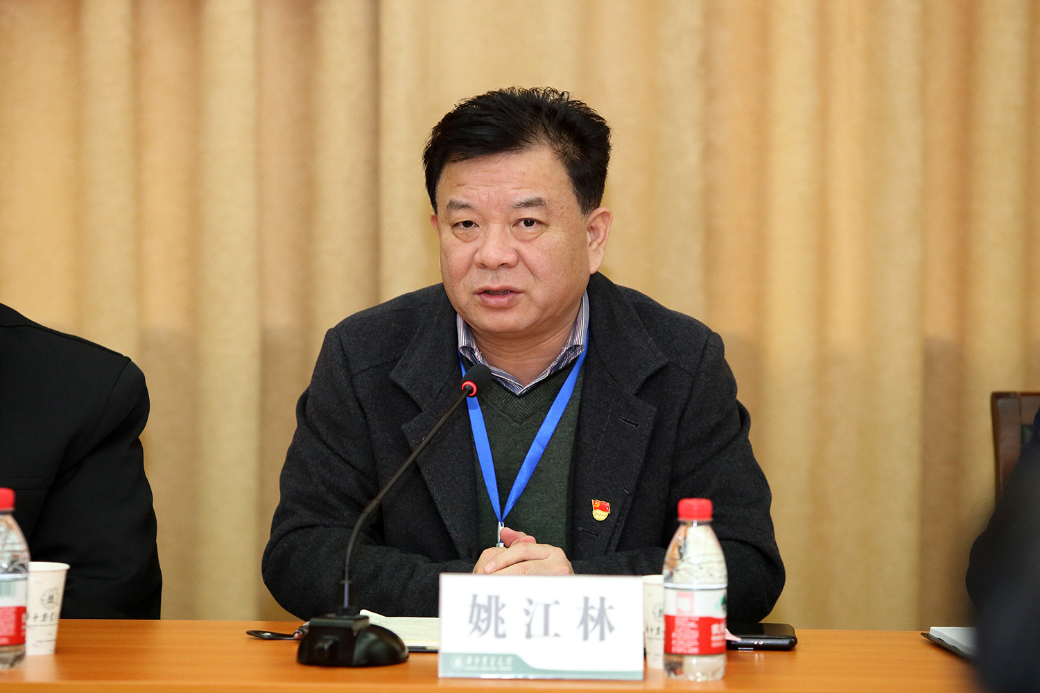 荆门市农业技术推广中心来校开展主题党日联谊活动