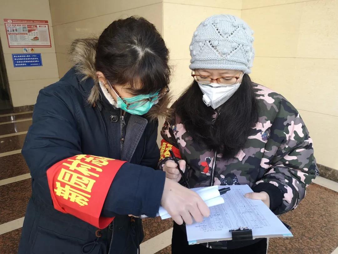 经管教师“志愿红”闪耀在抗疫一线
