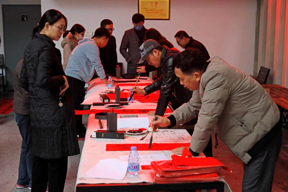 “书香满华园•瑞虎迎新春”我校师生校友写春联送祝福