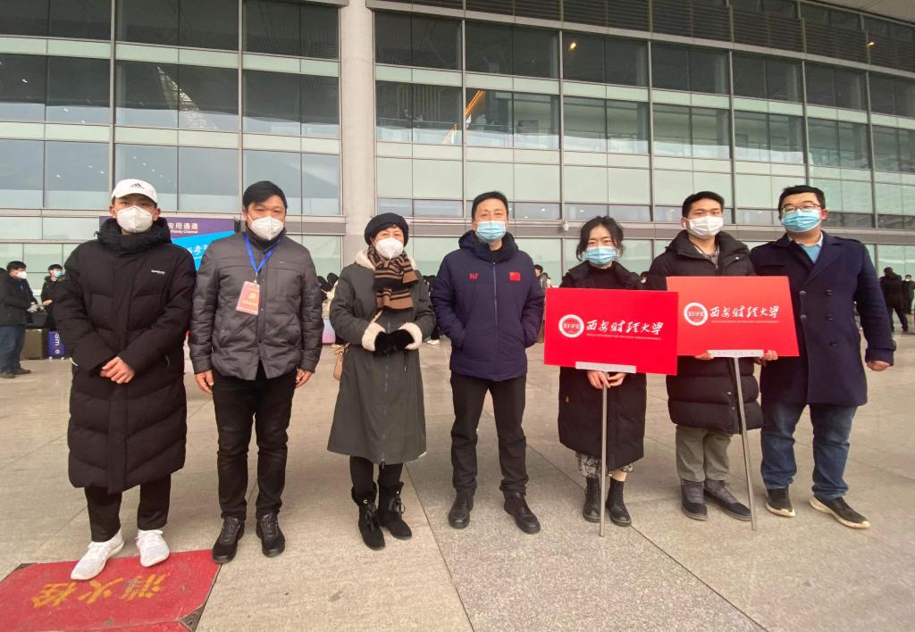 校领导带队赴“一场三站”现场指导学生返家工作