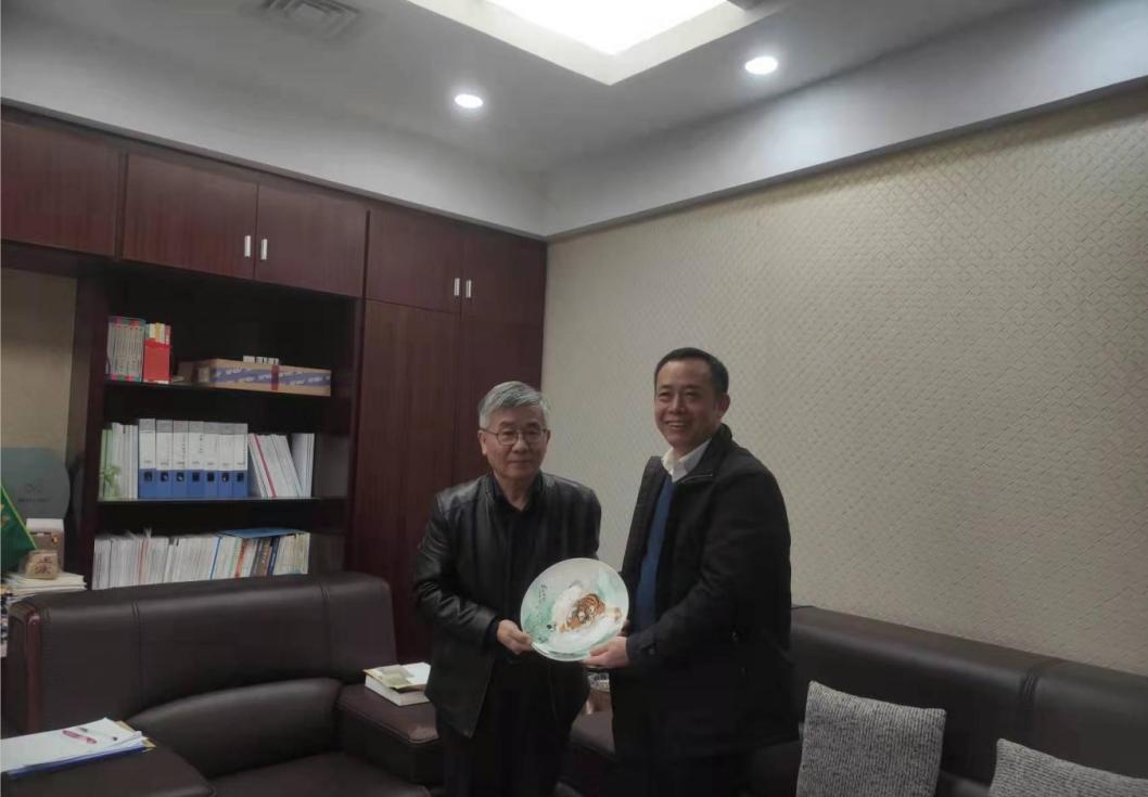 省委统战部副部长张继钦走访慰问我校侨界代表人士