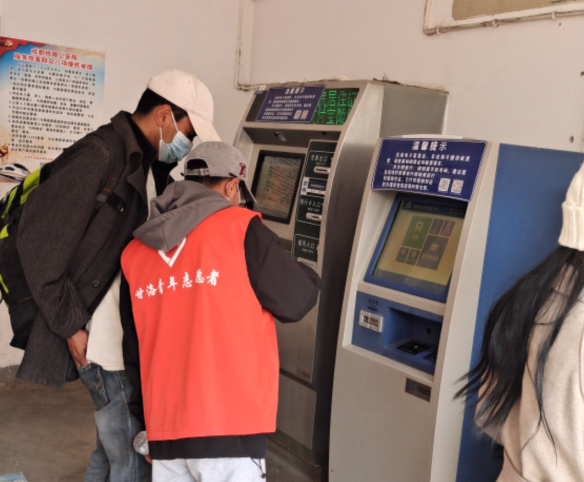 看！川农人返家乡实践奉献“青春暖”