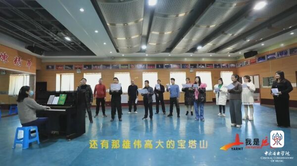 【加强疫情防控织牢防护网络】以艺抗“疫”丛榕姑娘很“从容”