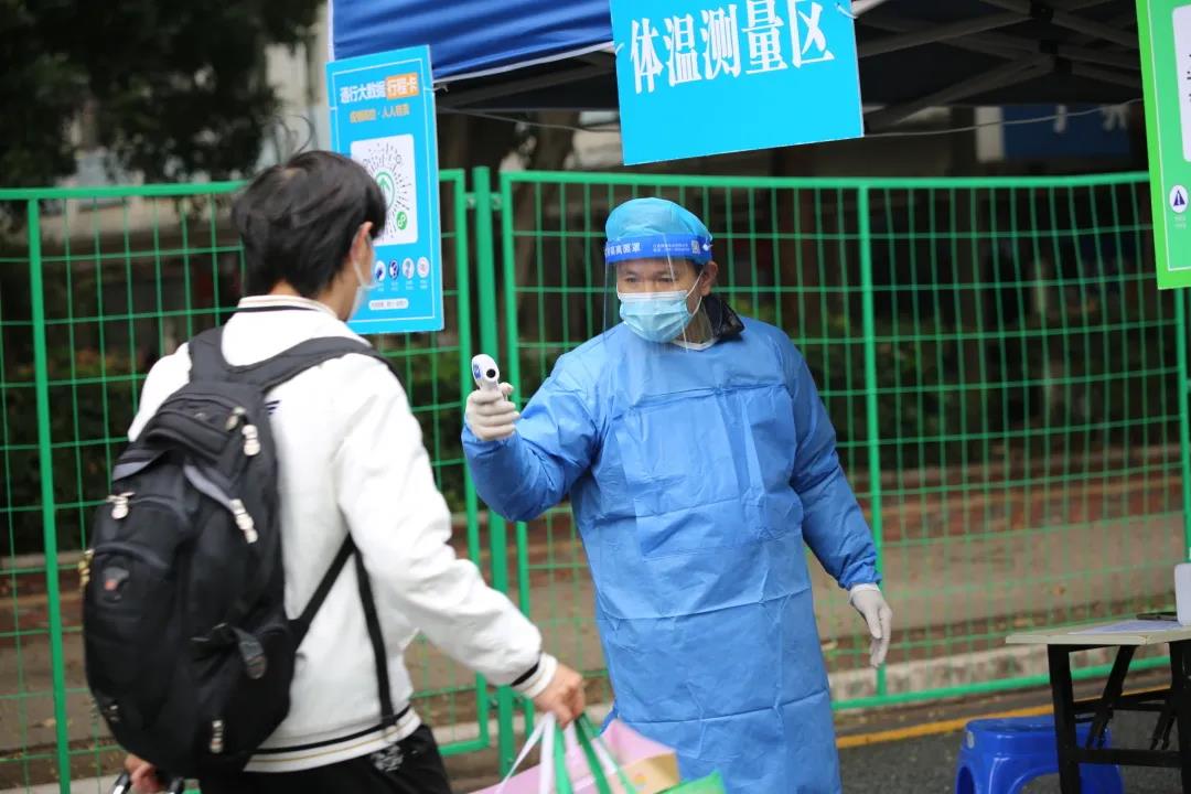 春满广大学子返校进行时