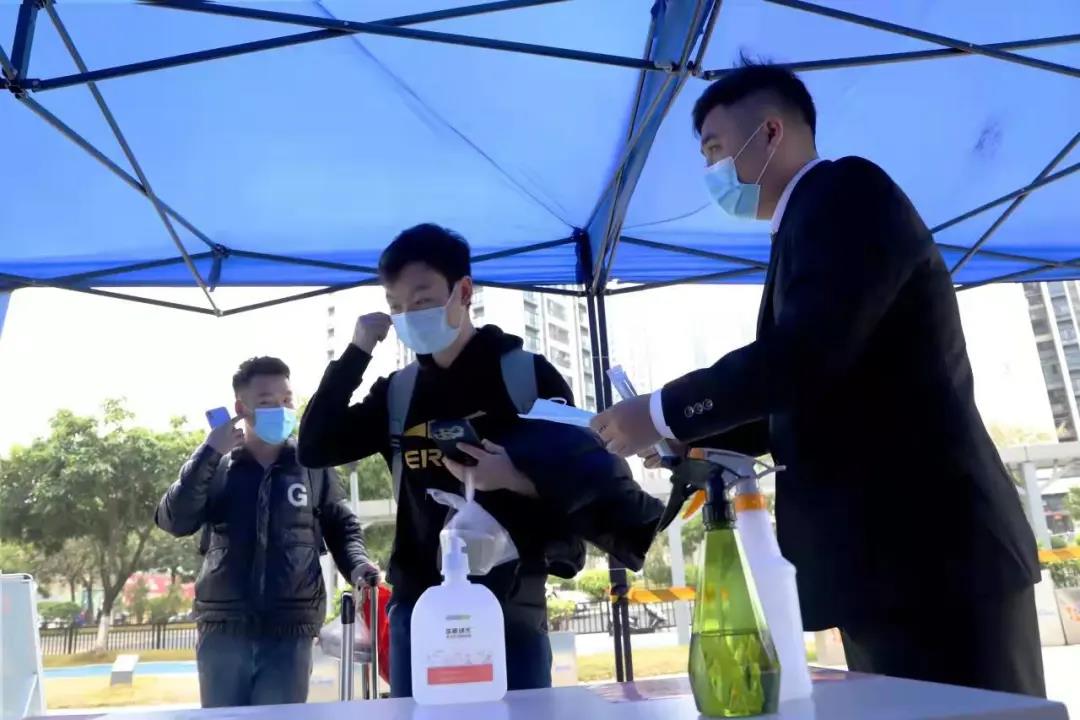 春满广大学子返校进行时