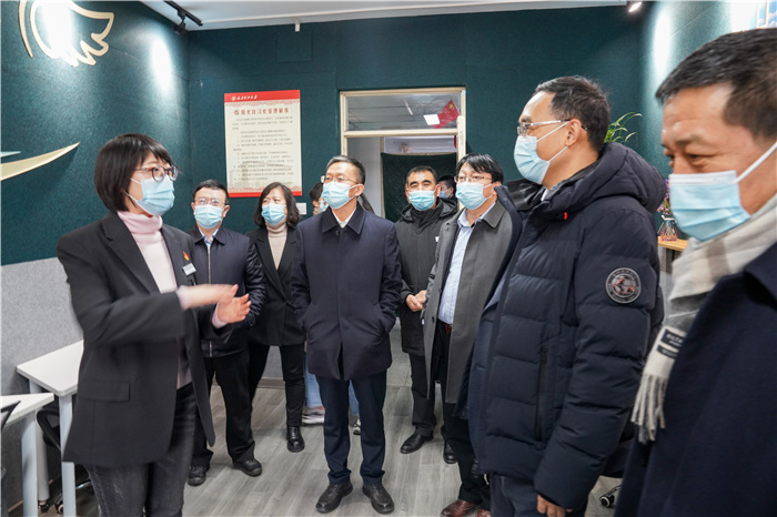 校领导检查指导春季学期开学准备工作