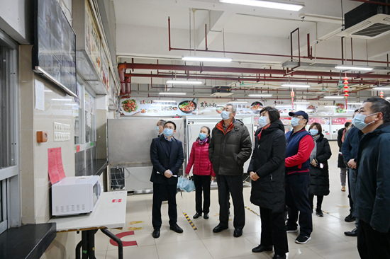 刘雅红校长带队检查新学期食品安全