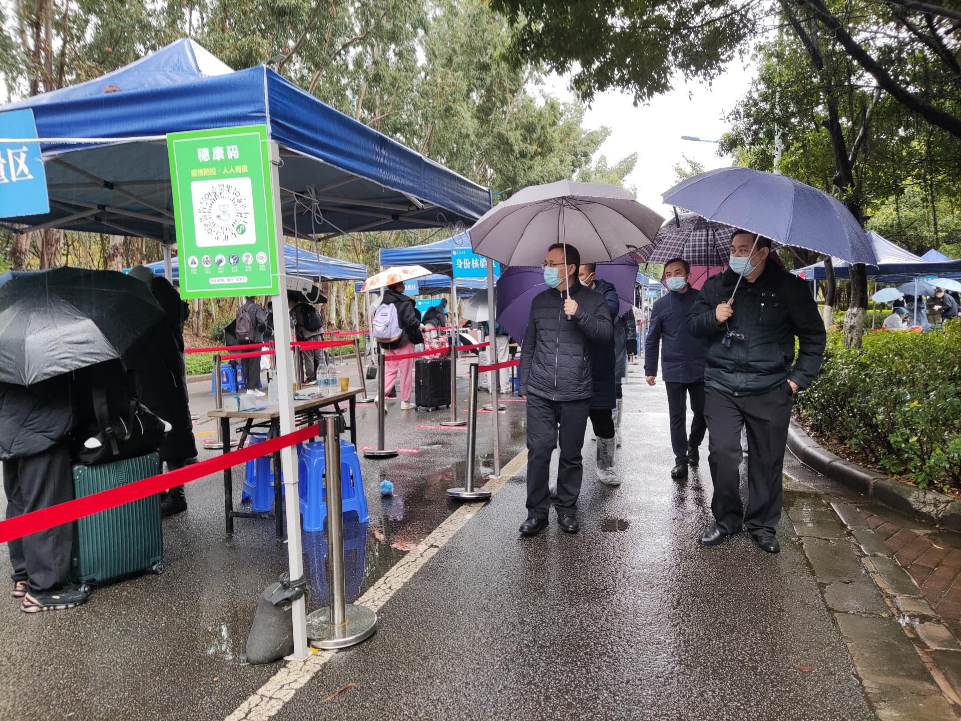 春满广大学子返校进行时