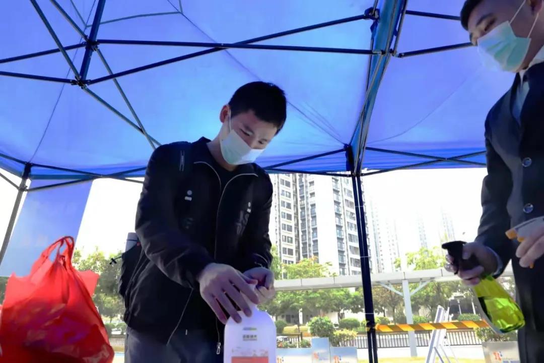 春满广大学子返校进行时