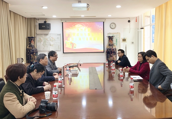 省人民政府参事室（文史馆）麦淑萍巡视员一行来校调研