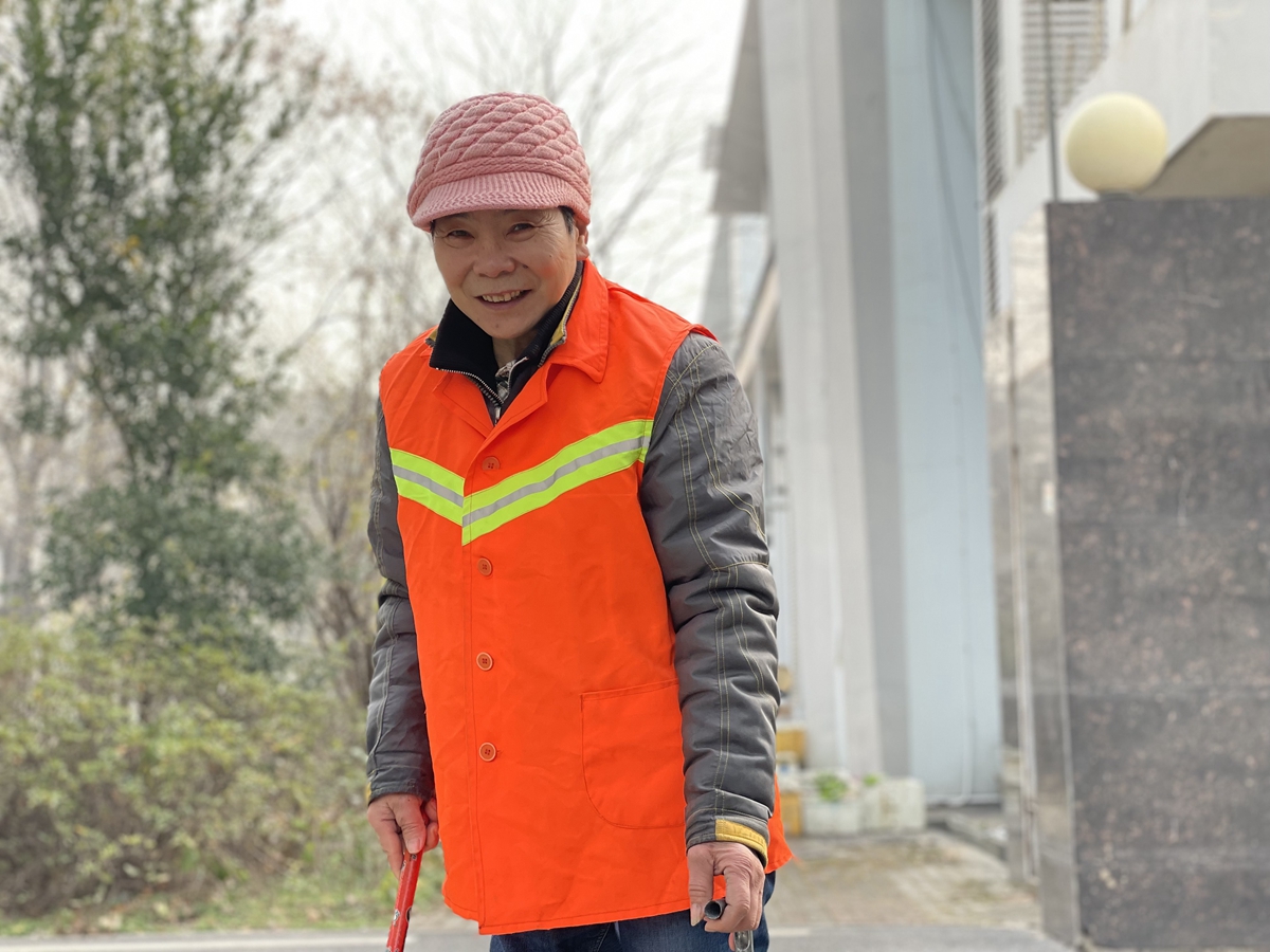 【湖北日报】凡人善举汇聚爱心暖流——华中农业大学环卫工鲁在想二三事