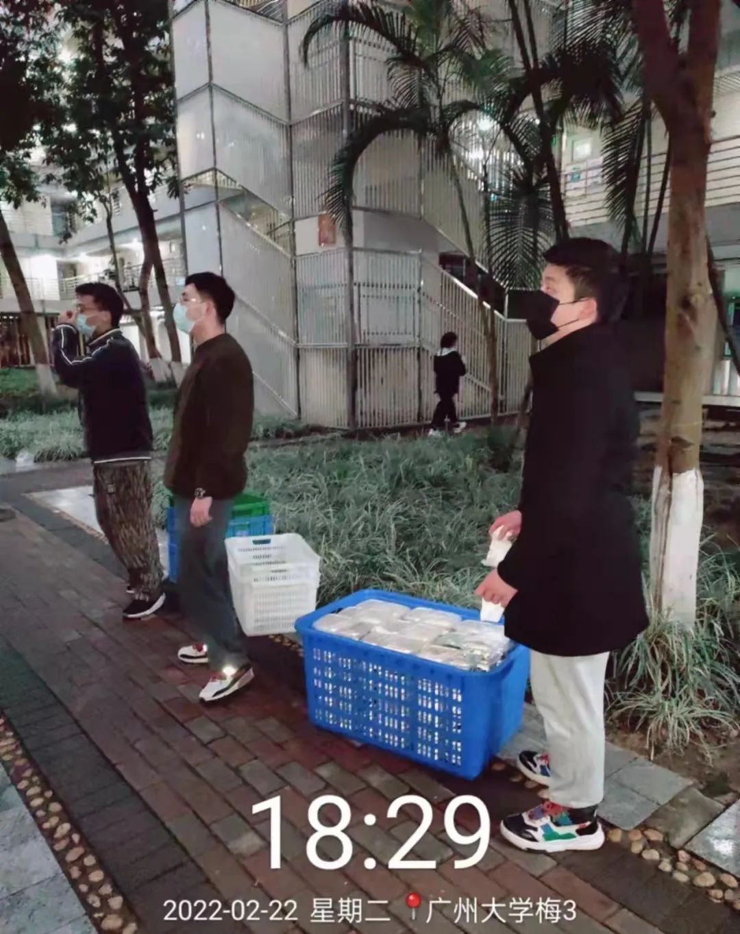 守望相助众志成城——广州大学师生员工共抗疫情校园临时管控顺利解除
