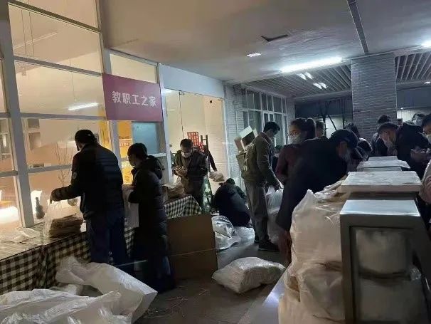 守望相助众志成城——广州大学师生员工共抗疫情校园临时管控顺利解除